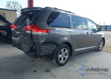 2012 Toyota Sienna Le V6 8 Passenger z USA, uszkodzony, nr VIN 5TDKK3DC8CS204913